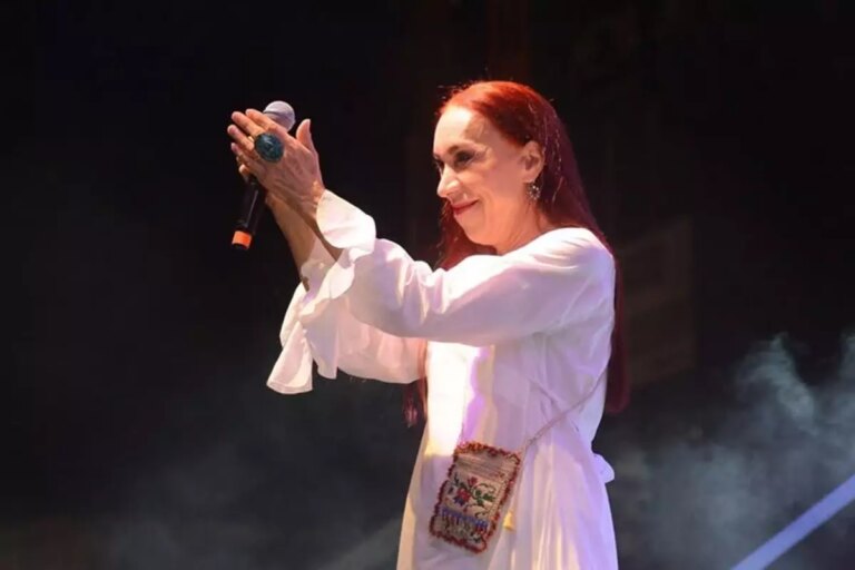 leman sam konser verdigi ilimizde sahneden belediyeyi bombaladi 5FJZQS5p