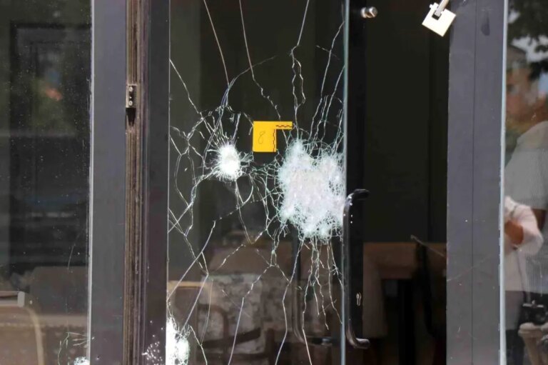 serdivanda bahce mobilyalari dukkanina saldiri QMrQq9iS