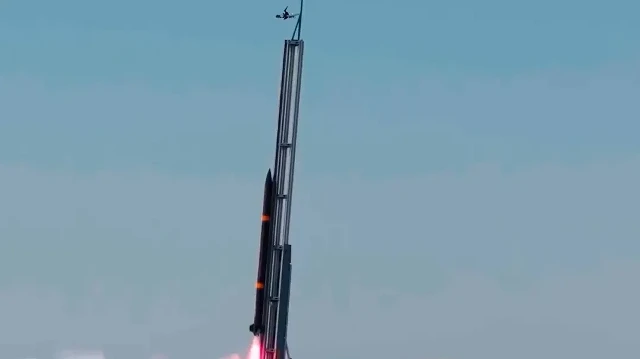 bakan kacirdan ozgur ozele roket gondermesi cekirgeler urkuyor diyen cikmaz insallah pPxduK9V