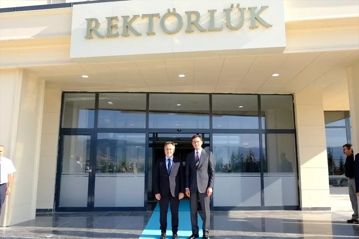 baskan yazicioglu toguyu ziyaret etti PGVuLiXO