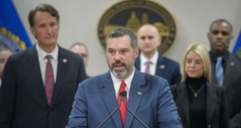 bassavci trump baskisi sonrasi istifa etti hvp5nByI