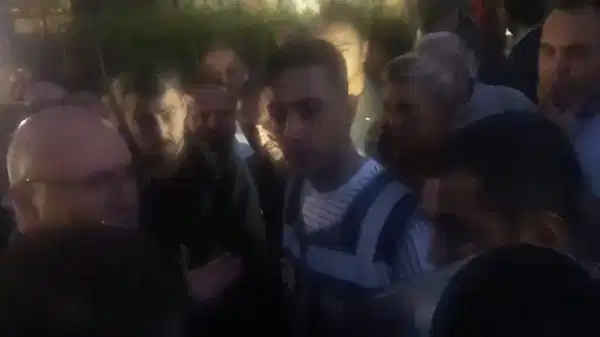 chp istanbulda hareketli saatler mahmut tanal binaya giren polisi boyle disari cikardi ERllafD7