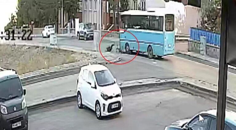 erzurumda bisikletli cocuga otobus carpti RzM5aTBr