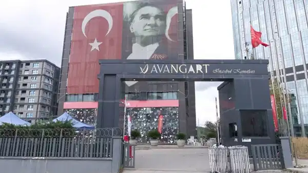 gozler yeniden sariyerde chp myk oncesi yine polis ablukasi V4DerNLT