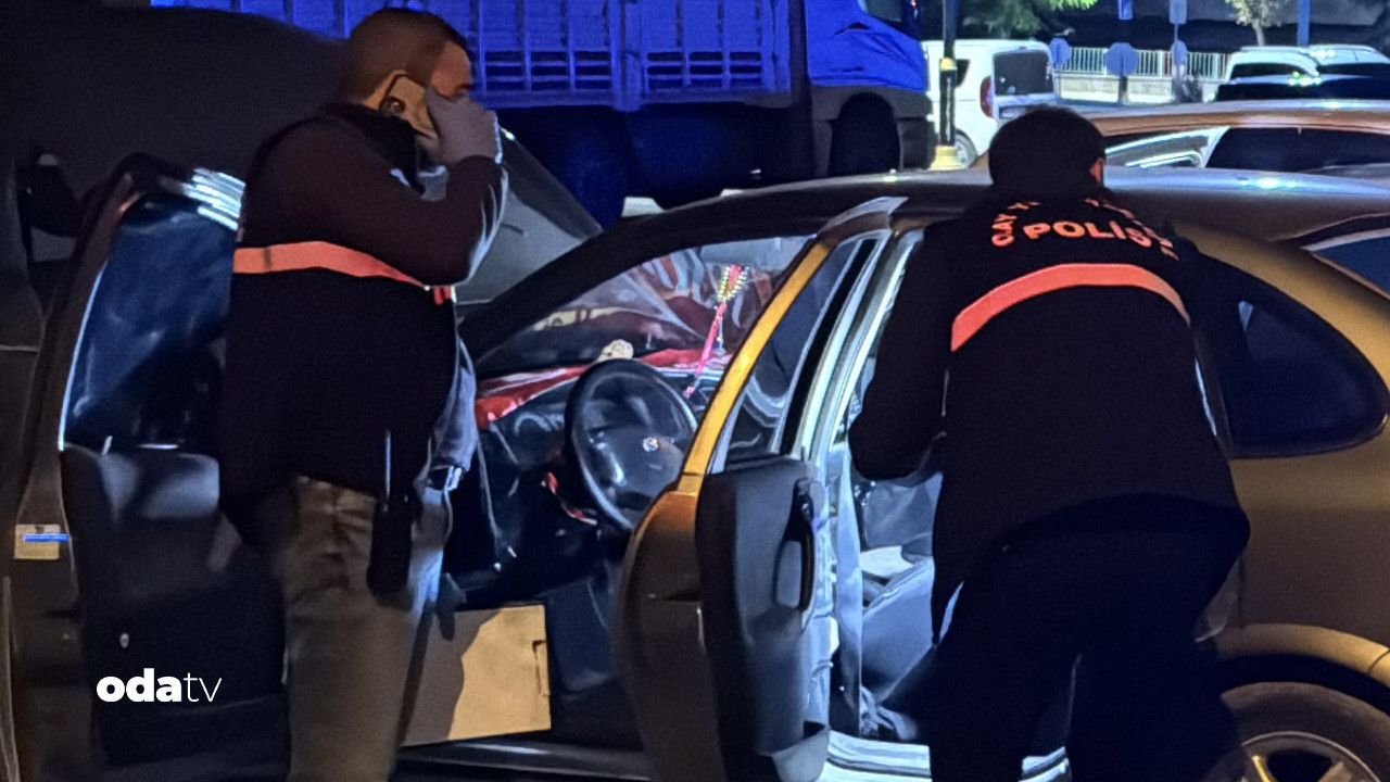 park halindeki otomobilde patlama bir olu 2 yarali MJIZWnJY