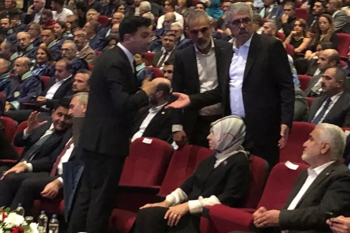 diyarbakirdaki torende protokol krizi demli es baskanlar salonu terk etti L493puYU.jpg