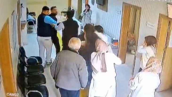 kadin doktora cirkin saldiri bogazina sarilip darbetmeye calistigi anlar kamerada gS7awI1h.jpg