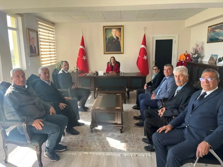 kaymakam yilmazdan muhtarlara kutlama sWBQ87Xe.jpg