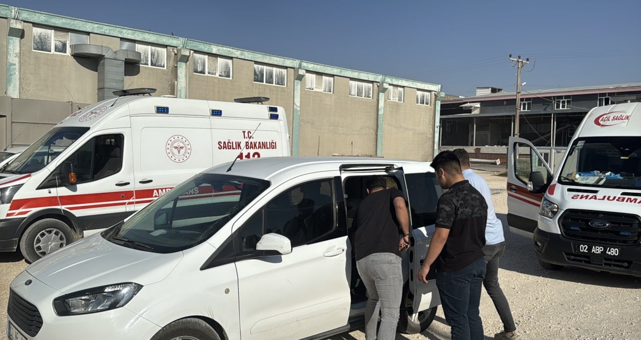 konteynerde dehset annesiyle kavga eden babasini bicakladi HPlLTips