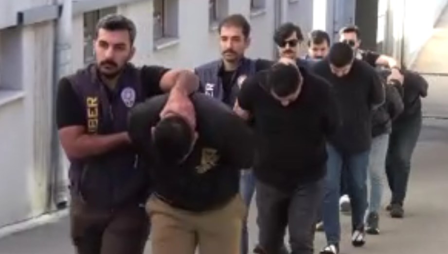 sazan sarmali yonetimiyle 1 milyon liralik vurgun CzmlBsGT.jpg