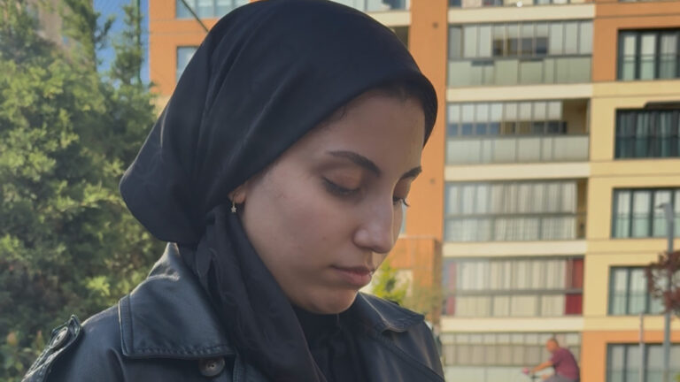 istanbulda basortulu ogrenciye hocasindan hakaret bu sekilde temizlikciye benziyorsun P9UvvtqK.jpg