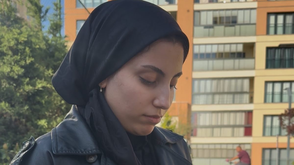 istanbulda basortulu ogrenciye hocasindan hakaret bu sekilde temizlikciye benziyorsun P9UvvtqK.jpg