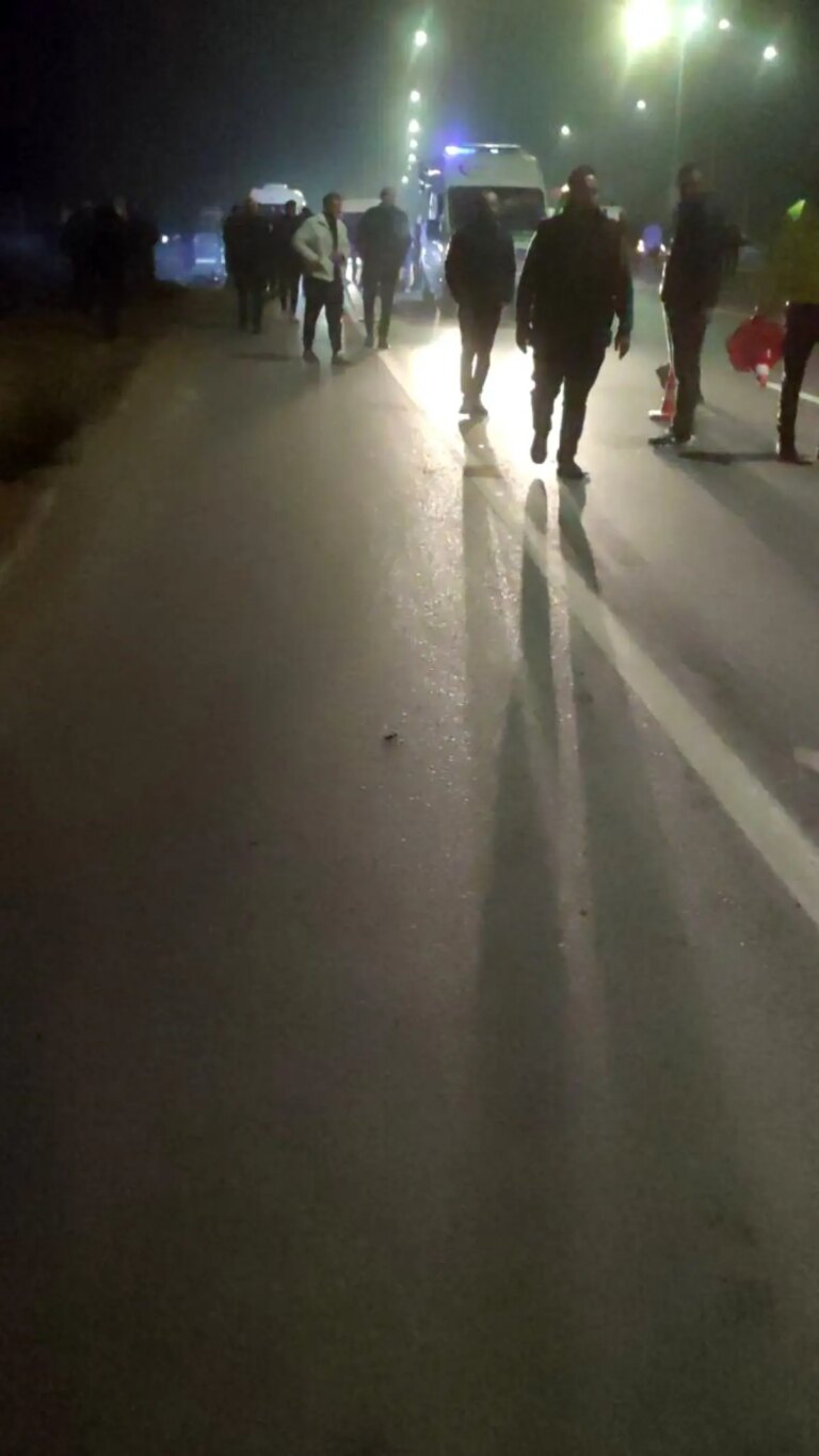 sakaryada otomobil ve motosiklet carpisti 2 yarali 6VNcnttU.jpg