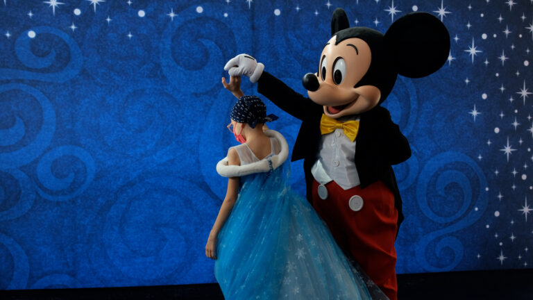 disney-cocuklar-icin-hastaneleri-umut-dolu-bir-dunyaya-donusturuyor-JpzSGpCb.jpg