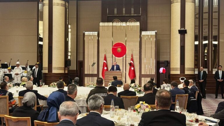 cumhurbaskani-erdogan-emek-sofrasi-bulusmasi-iftar-programinda-konustu-GHaRMeii.jpeg