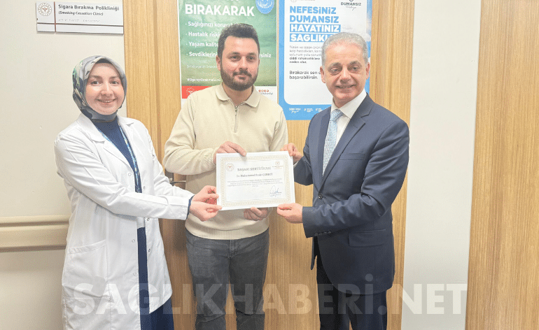 Erzincan’da Örnek Oldu: 12 Yıllık Sigara Bağımlılığından Kurtulan Hastaya Ödül Verildi! • Sağlık Haberi