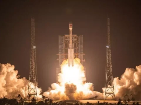 Çin, Uzaya İki Yeni Uydu Gönderdi