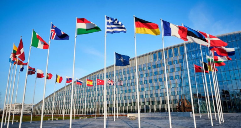abd-natoda-ilk-darbeyi-o-ulkeye-vurdu-trumpin-tehdidi-gercege-dondu-WJpjtlOX
