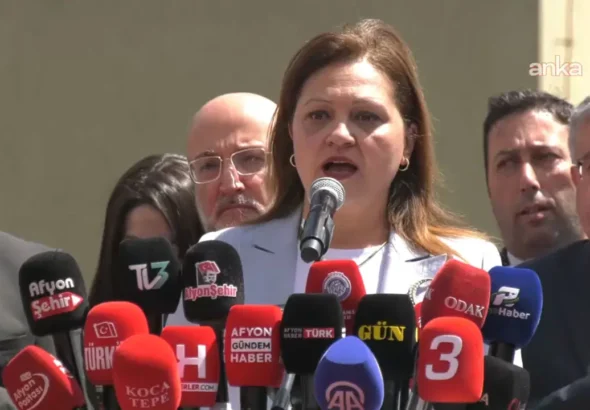 akpli-burcu-koksal-afyonkarahisarda-konustu-yatirimlari-hayata-gecirmek-icin-yeni-doneme-adim-attik-ekUzOt2D